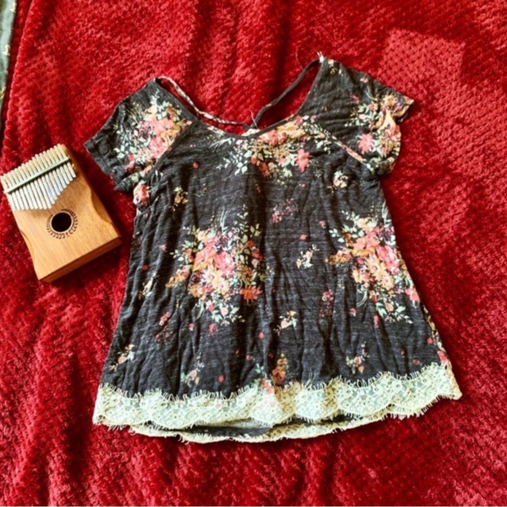 Floral Lace-Hem Tunic Top in Charcoal with Pink Blossoms